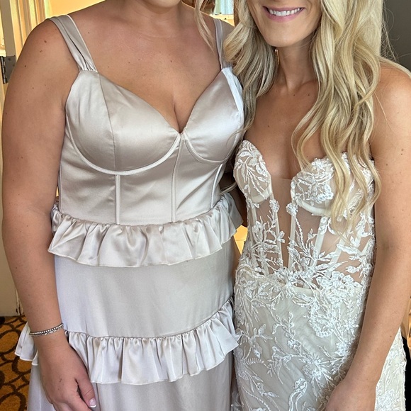 REVELRY SLOANE SATIN DRESS
Color: Soft Champagne - 702, Size: 14 - Picture 3 of 3